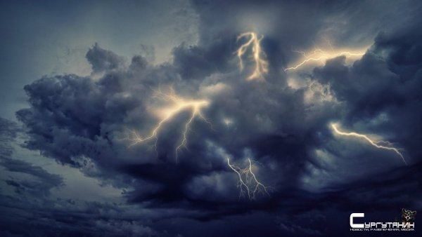 В Сургуте молния замкнула трансформаторную подстанцию