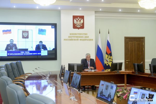 Владимир Колокольцев представил полицейским Югры нового начальника УВД