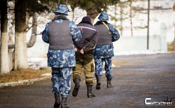 Сотрудник ФСИН задержан за растление школьницы по телефону