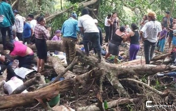 В Никарагуа грузовик перевернулся в овраг: 17 жертв