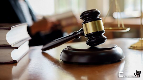В Сургуте прошел суд над мужчиной, который устроил ДТП и хотел избить полицейских молотком