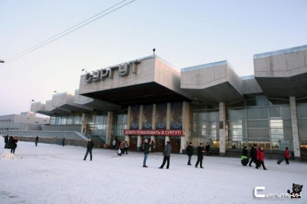 В Сургуте двое полицейских на ж/д вокзале спасли пассажира от приступа эпилепсии