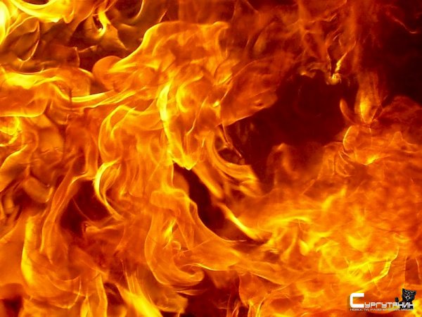 В Сургуте неизвестные подожгли детскую горку