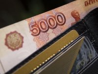Рубль ослабел после сообщений о падении цен на нефть