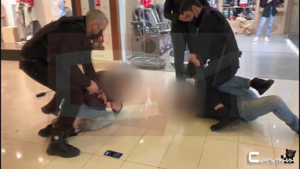 В Сургуте охрана одного из местных ТЦ задержала и избила двух рэкетиров