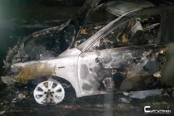Мужчину, который поджег в Сургуте пять авто, заставят оплатить ремонт автомобилей