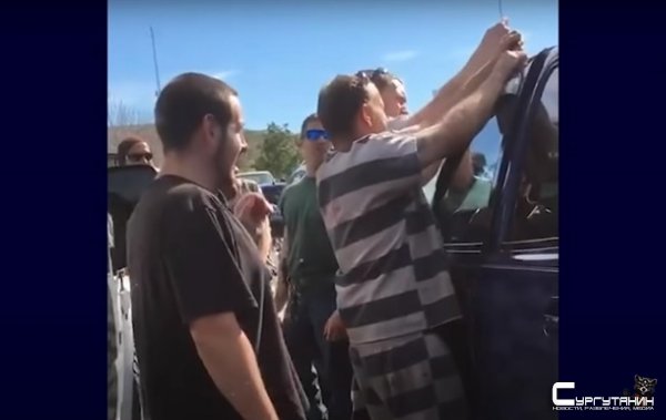 В США заключенные спасли запертого в авто ребенка