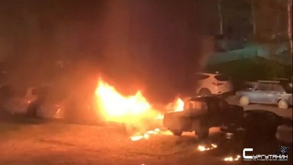 В городе Югры ночью сгорел автомобиль