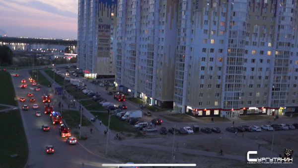 В Сургуте случился масштабный пожар в многоэтажке