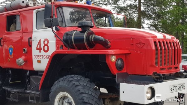 В Югре пожарные спасли многодетную мать и шестеро детей из огня
