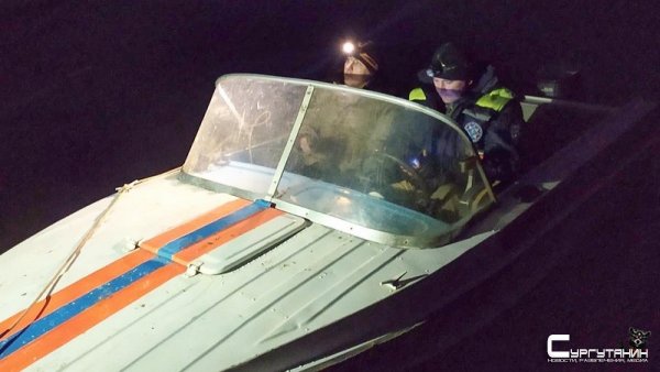 В Югре рыбаков спасли со сломанной лодки