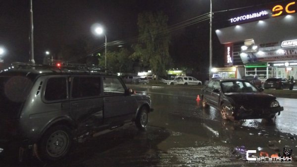 В Сургуте неадекватный водитель спровоцировал ДТП посреди дороги