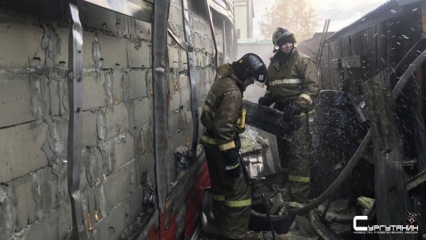 В Нижневартовске жилой дом вспыхнул из-за проведения сварочных работ