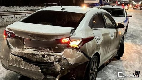 Соблюдайте дистанцию. В Сургуте «ВАЗ» протаранил иномарку и ранил водителя