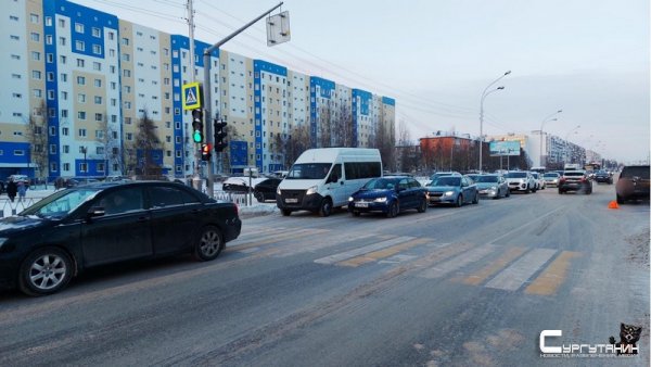 В Югре «Land Rover» сбил перебегавшую на красный девочку