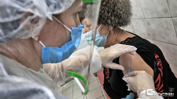 Сургутские пенсионеры осознали реальную угрозу COVID-19 и начали массово вакцинироваться