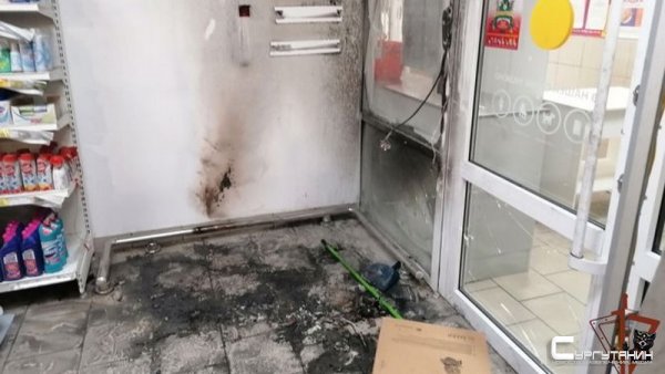 Из-за новогодней иллюминации чуть не сгорел магазин в Югре