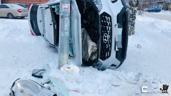 В результате ДТП с опрокидыванием в Югре пострадали бабушка и внучка