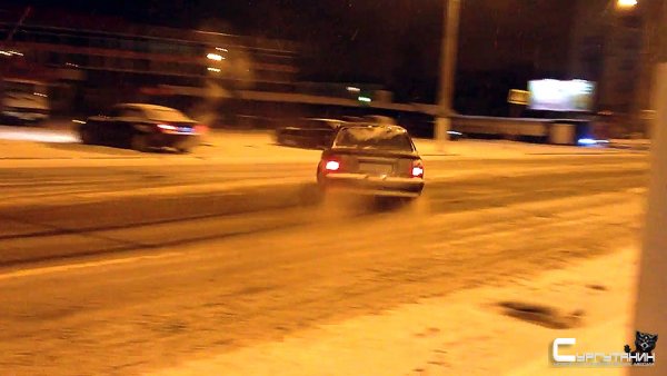 Уже ищут. В Сургуте полиция начала разыскивать гонщиков устроивших дрифт на улицах города