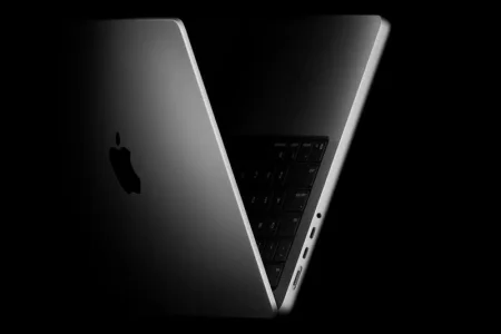 Apple объяснила, почему убрала зарядные устройства из комплекта MacBook Pro в Европе — закон тут ни при чём