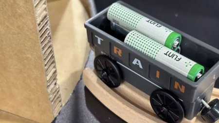 В Сингапуре запущено серийное производство батареек из целлюлозы и воды