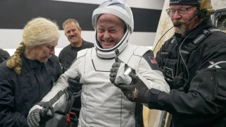 Причина срочной эвакуации астронавта с МКС: что произошло с Майком Финке